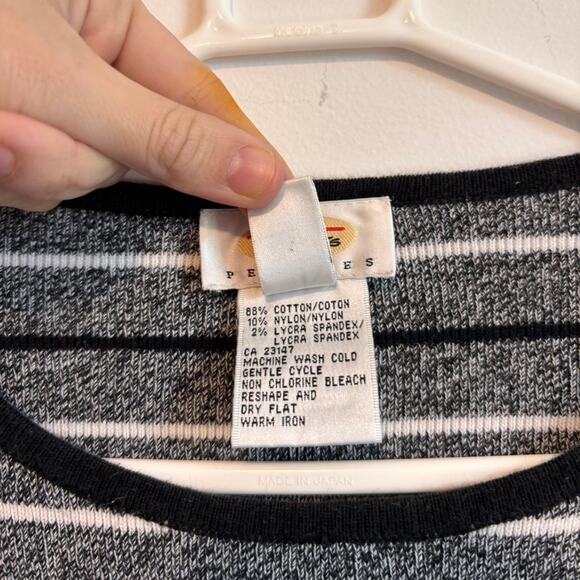 Black and grey striped sweater - Picture 4 of 4